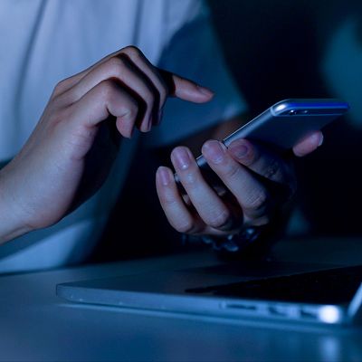 Bróders, un espacio para jóvenes que busca romper con la 'manosfera': \"Cuando buscan respuestas, al tercer clic de Internet están metidos en un foro antifeminista\"-Escuchar ahora