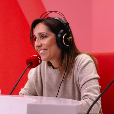 Ángela Banzas: un íntimo viaje de la oscuridad a la luz - Las mañanas de RNE | Escuchar