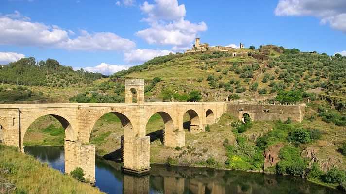 Ruta por los pueblos y castillos de la Orden de Alcántara - En clave Turismo | Escuchar