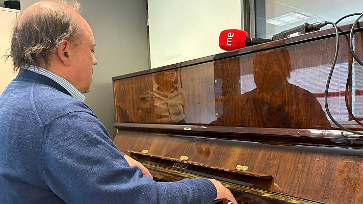 Día de las personas con discapacidad: La historia de Raúl, un pianista ciego - Reportajes en Radio 5 | Escuchar