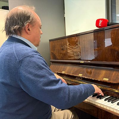 Día de las personas con discapacidad: La historia de Raúl, un pianista ciego - Reportajes en Radio 5 | Escuchar