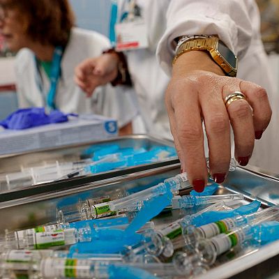 La vacuna, el mejor escudo contra una gripe que \"nos puede aguar las fiestas\" - 24 horas | Escuchar