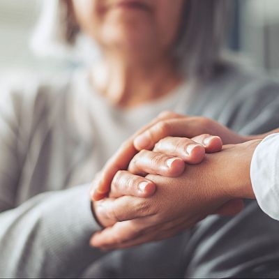 Muertes en residencias: declaran tres ex altos cargos de Ayuso - 24 horas | Escuchar