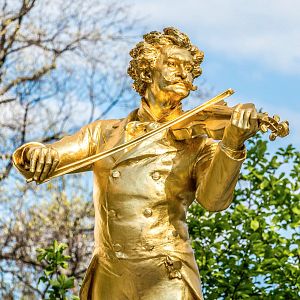 Documentos RNE - Documentos RNE - El imperio musical de los Strauss - Documentos RNE | Escuchar