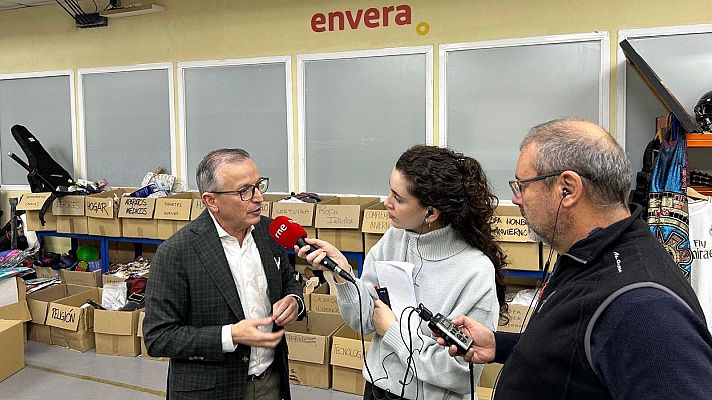 Non profit organization Envera and Christmas city lights - English Language Broadcast | Escuchar