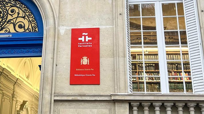 'Chemins de l'exil' l'expo qui fête les 50 ans de démocratie - Émission en français | Escuchar