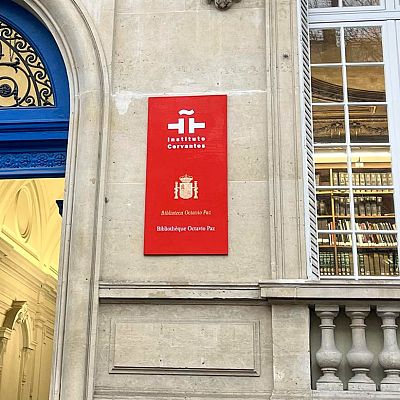 'Chemins de l'exil' l'expo qui fête les 50 ans de démocratie - Émission en français | Escuchar