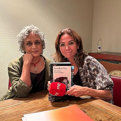 Libros de arena - Arundhati Roy y 'Mi refugio y mi tormenta' - Escuchar ahora