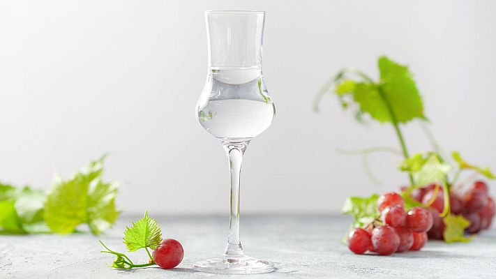 Desvelamos los secretos de los aguardientes y su cata - En clave Turismo | Escuchar