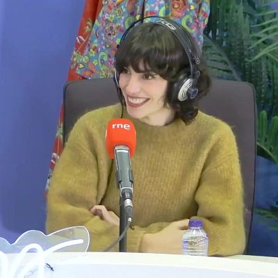 Mañana más - Coco Dávez celebra 10 años \"sin caras\" - Mañana más | Escuchar