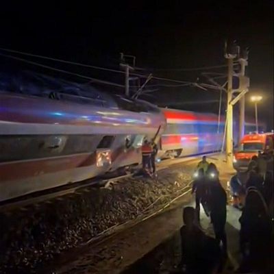 Descarrilan dos trenes de alta velocidad en Adamuz, Córdoba - Especiales informativos RNE | Escuchar