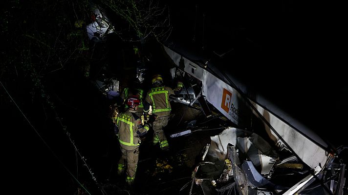 Un muerto y cuatro heridos graves tras chocar un tren de Rodalies en Gelida - 24 horas | Escuchar