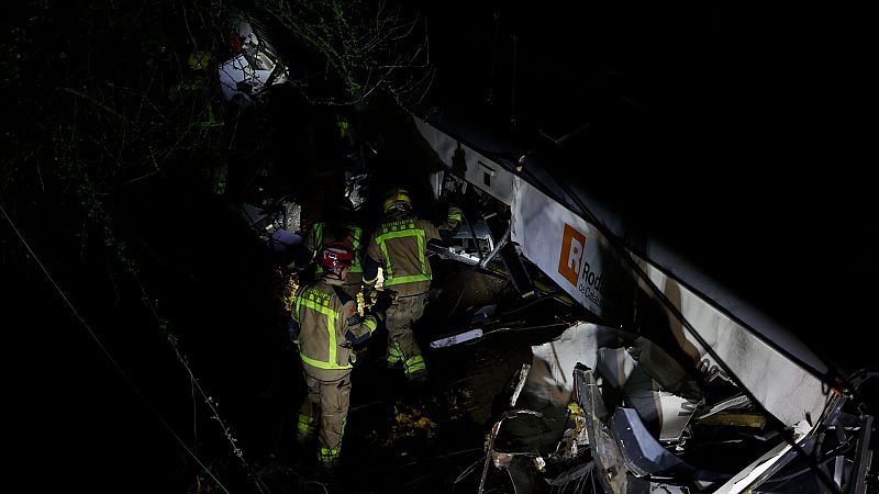 Un muerto y cuatro heridos graves tras chocar un tren de Rodalies en Gelida