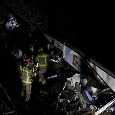 Un muerto y cuatro heridos graves tras chocar un tren de Rodalies en Gelida - 24 horas | Escuchar