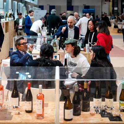 España, epicentro de la gastronomía sólida y líquida - Marca España | Escuchar