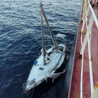 Un milagroso rescate tras dos semanas a la deriva - Españoles en la mar | Escuchar