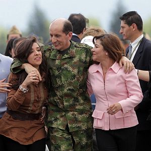 Joyas del archivo sonoro - Luis Mendieta, secuestrado por las FARC: la radio vitamina (2011) - Escuchar ahora