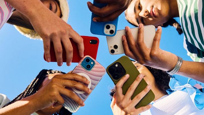 España prohibirá el acceso a redes sociales a menores de 16 años - Mediodía RNE | Escuchar