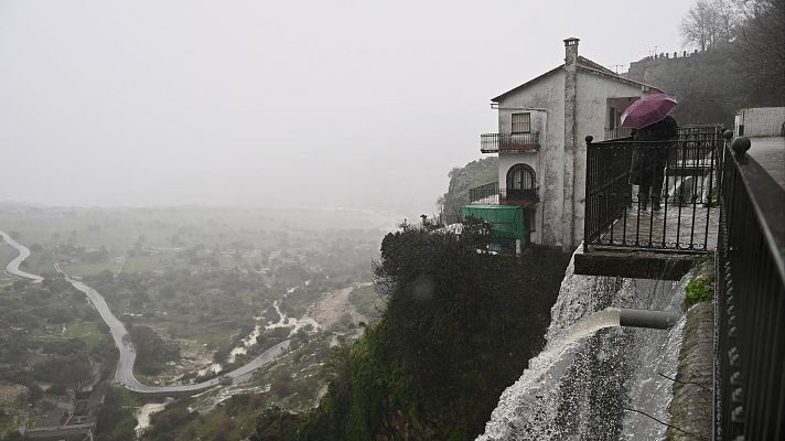 \"En principio no hay ninguna razón por la que se vaya a derrumbar alguna casa\" - Las mañanas de RNE | Escuchar