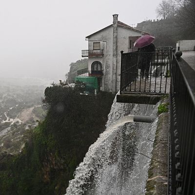 \"En principio no hay ninguna razón por la que se vaya a derrumbar alguna casa\" - Las mañanas de RNE | Escuchar