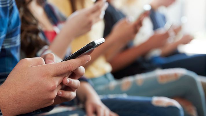 Guadix (UNICEF):“Nos cuesta reconocer qué es una red social” - 7 días | Escuchar