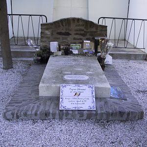 Joyas del archivo sonoro - RNE visita a la tumba de Machado en Colliure en 1983 - Escuchar ahora