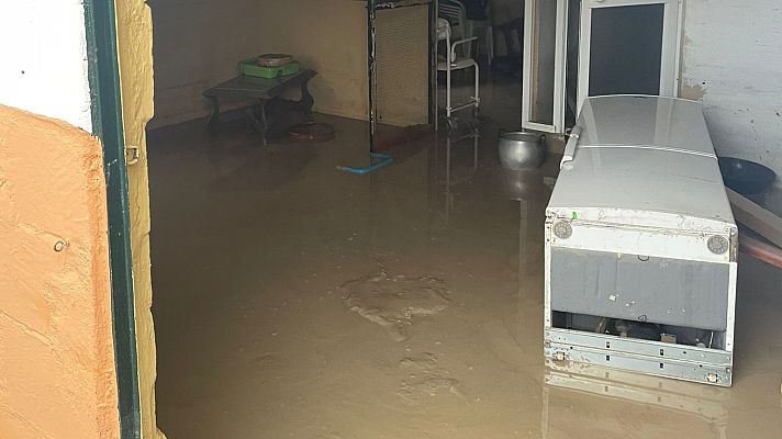 Sin agua ni luz y mucha incertidumbre: Volver a casa tras el temporal - Mediodía en RNE | Escuchar