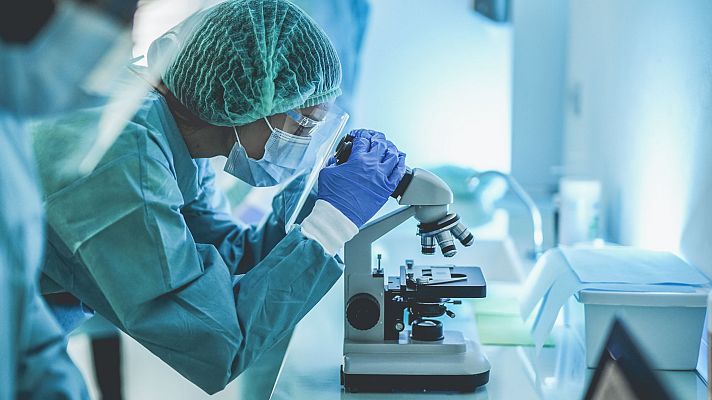 La lucha de las mujeres para que su voz se escuche en el ámbito científico: \"Los hombres no tienen que demostrar nada\" - Las mañanas de RNE | Escuchar