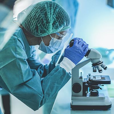 La lucha de las mujeres para que su voz se escuche en el ámbito científico: \"Los hombres no tienen que demostrar nada\" - Las mañanas de RNE | Escuchar