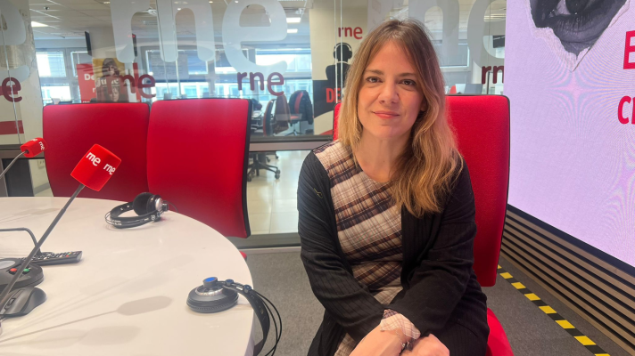 El ojo crítico - Aroa Moreno rescata la historia de los últimos fusilados por el franquismo - 15/02/26 - El ojo crítico | Escuchar