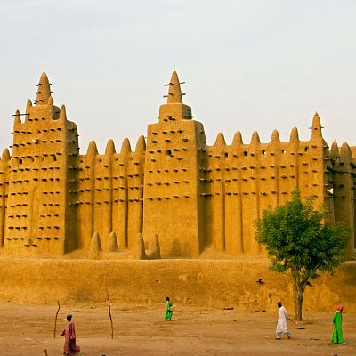 ¿A qué lugar del mundo nos lleva Lluvia Rojo? - El despertador de RNE | Escuchar