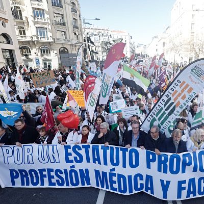 Huelga de médicos: \"Esperamos que la ministra recapacite\" - Las mañanas de RNE | Escuchar