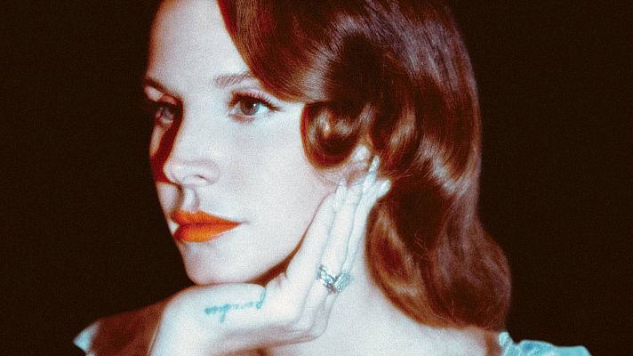 Lana Del Rey enseña 'White Feather Hawk Tail Deer Hunter' - nanana | Escuchar
