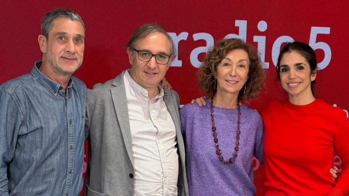 De película - Nos vamos de boda y se nos aparece el fantasma de mi mujer - 21/02/26 - De película - RNE | Escuchar