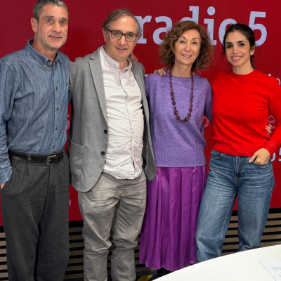 De película - Nos vamos de boda y se nos aparece el fantasma de mi mujer - 21/02/26 - De película - RNE | Escuchar