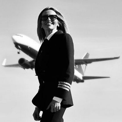 Comandante Lourdes Carmona, referente en aviación española - Marca España | Escuchar