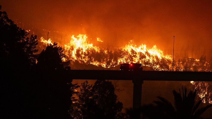 El cambio climático agrava incendios en Chile y Argentina - Hora América | Escuchar