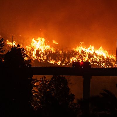 El cambio climático agrava incendios en Chile y Argentina - Hora América | Escuchar
