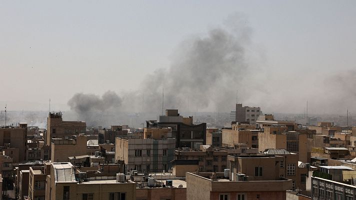 Estados Unidos e Israel atacan Irán de manera coordinada - Especiales informativos RNE | Escuchar