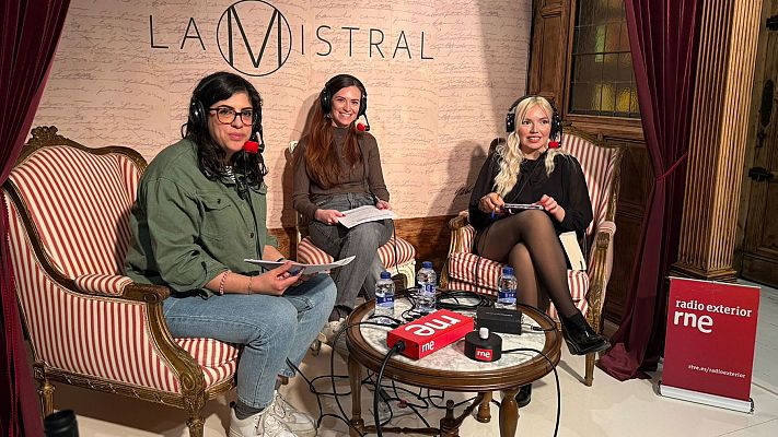 Mistral, primera mujer latinoamericana en ganar el Nobel - Hora América | Escuchar