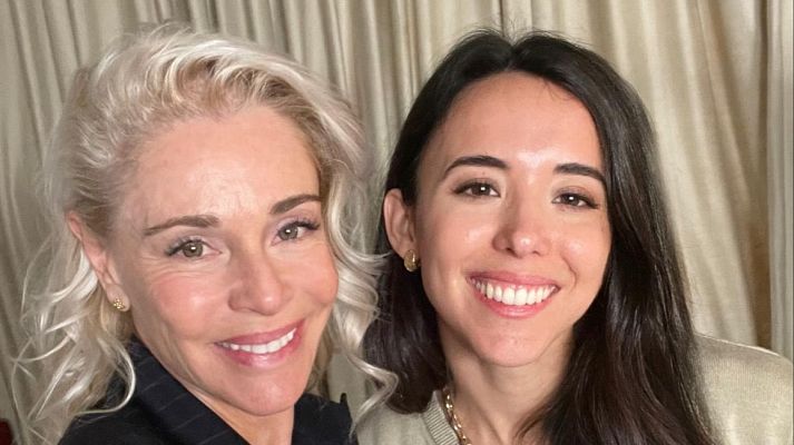 Escuchar ahora - Una chica de cine: Belén Rueda nos presenta 'El vestido' - Escuchar ahora