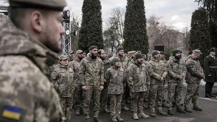 Ucrania: \"Las mujeres están activas en la diplomacia pública\" - Mediodía en RNE | Escuchar
