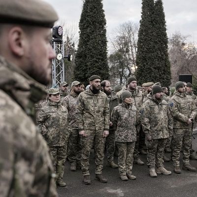 Ucrania: \"Las mujeres están activas en la diplomacia pública\" - Mediodía en RNE | Escuchar