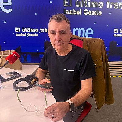 'El extranjero' de Albert Camus visto por Manuel Vilas - El último tren | Escuchar