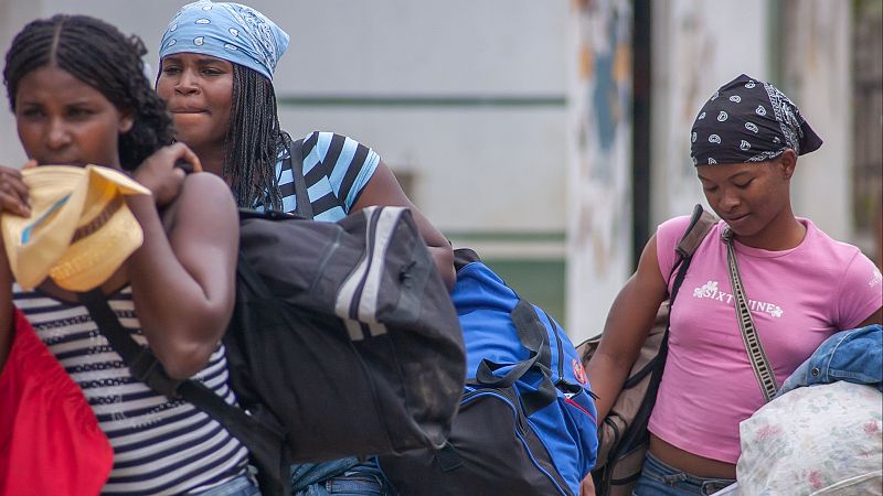 Creix l’exclusió social entre dones migrants: formació alta, feines ...