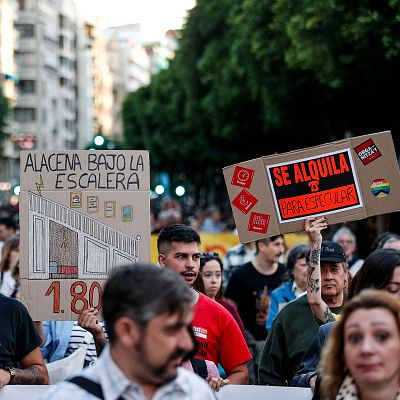 Analysing social changes in Spain with Constanza Tobío - English Language Broadcast | Escuchar