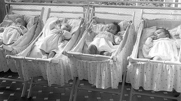 Maternidades robadas - España en la historia | Escuchar