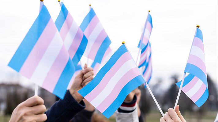 España como refugio para las familias trans - Noticias RNE | Escuchar