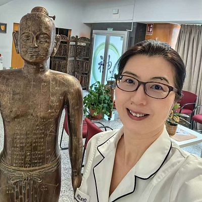 El sistema sanitario español y la Medicina Tradicional China - Emisión en chino | Escuchar