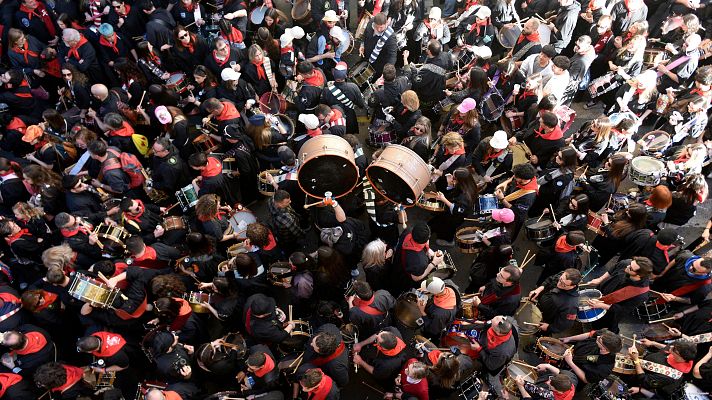 Hellín, a golpe de tambor - Celebrando España | Escuchar